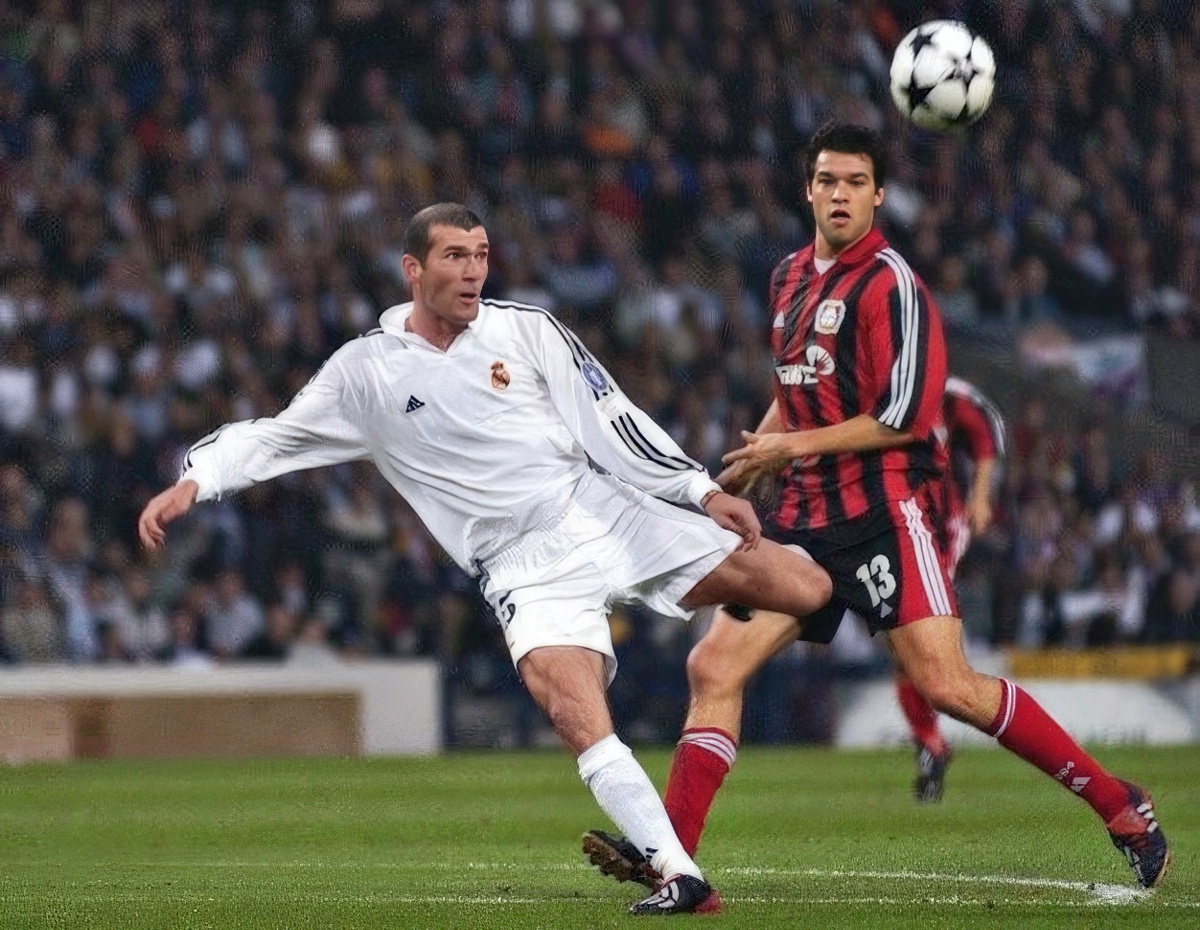 Best midfielders of 1990s